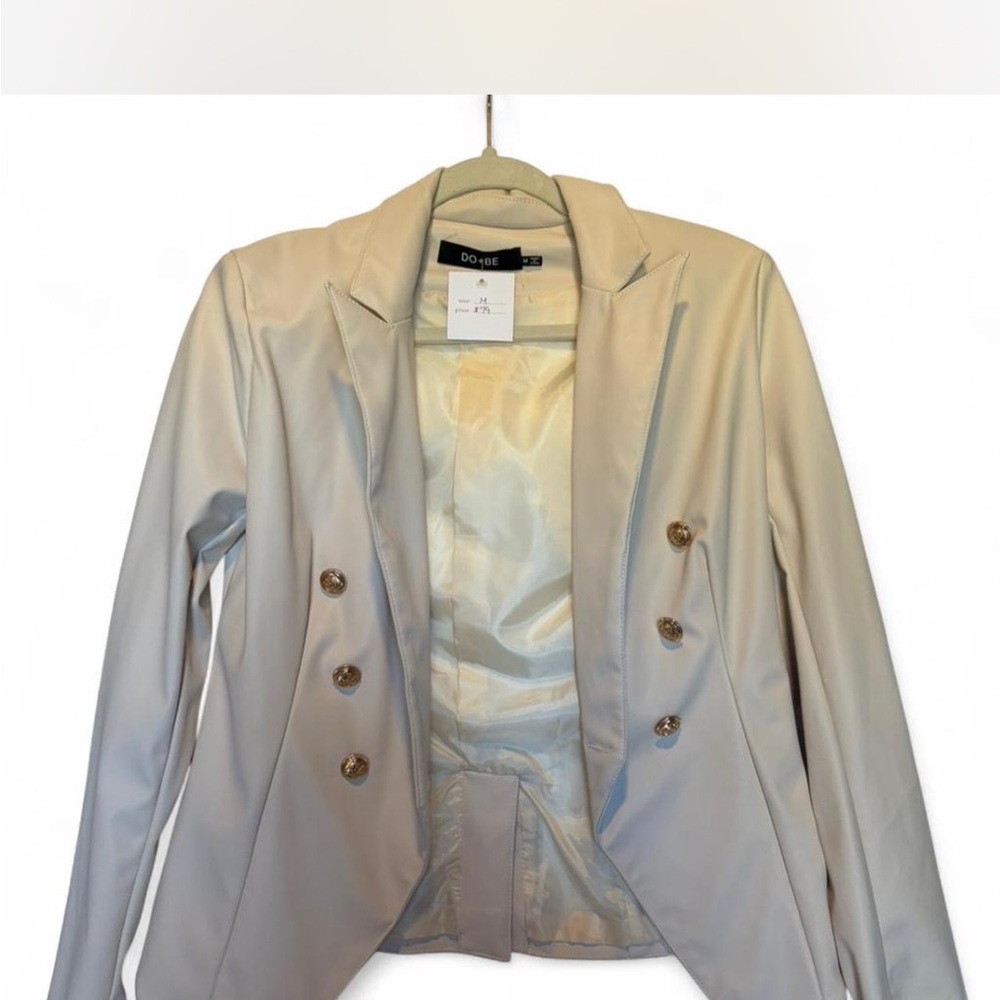 DO+BE Double-Breasted Cream Blazer
